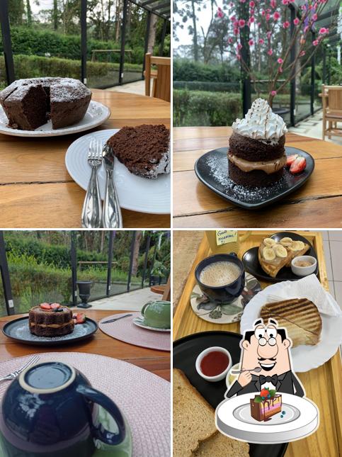 Bolo de chocolate em Café & Prosa - café da manhã e brunch