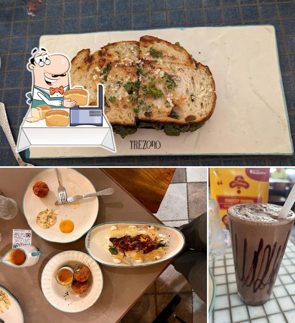 Garlic bread at Trezoro Fine Dine Restaurant & Cafe