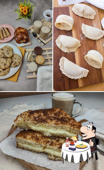 Prato de queijo em DOCA MEDIALUNAS, EMPANADAS (delivery & take away)