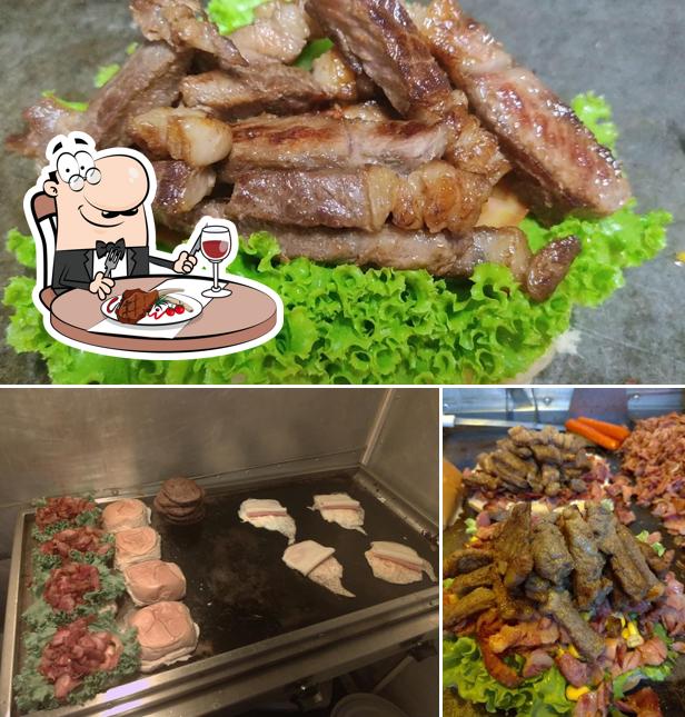 Experimente pratos de carne no Jonathan Lanches