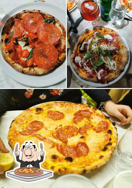 Ordina tra le svariate varianti di pizza