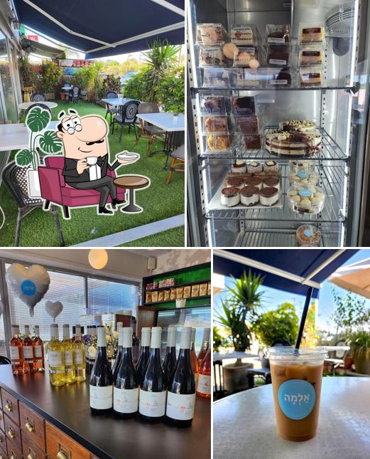 L'intérieur de אלמה בית קפה ומעדניה