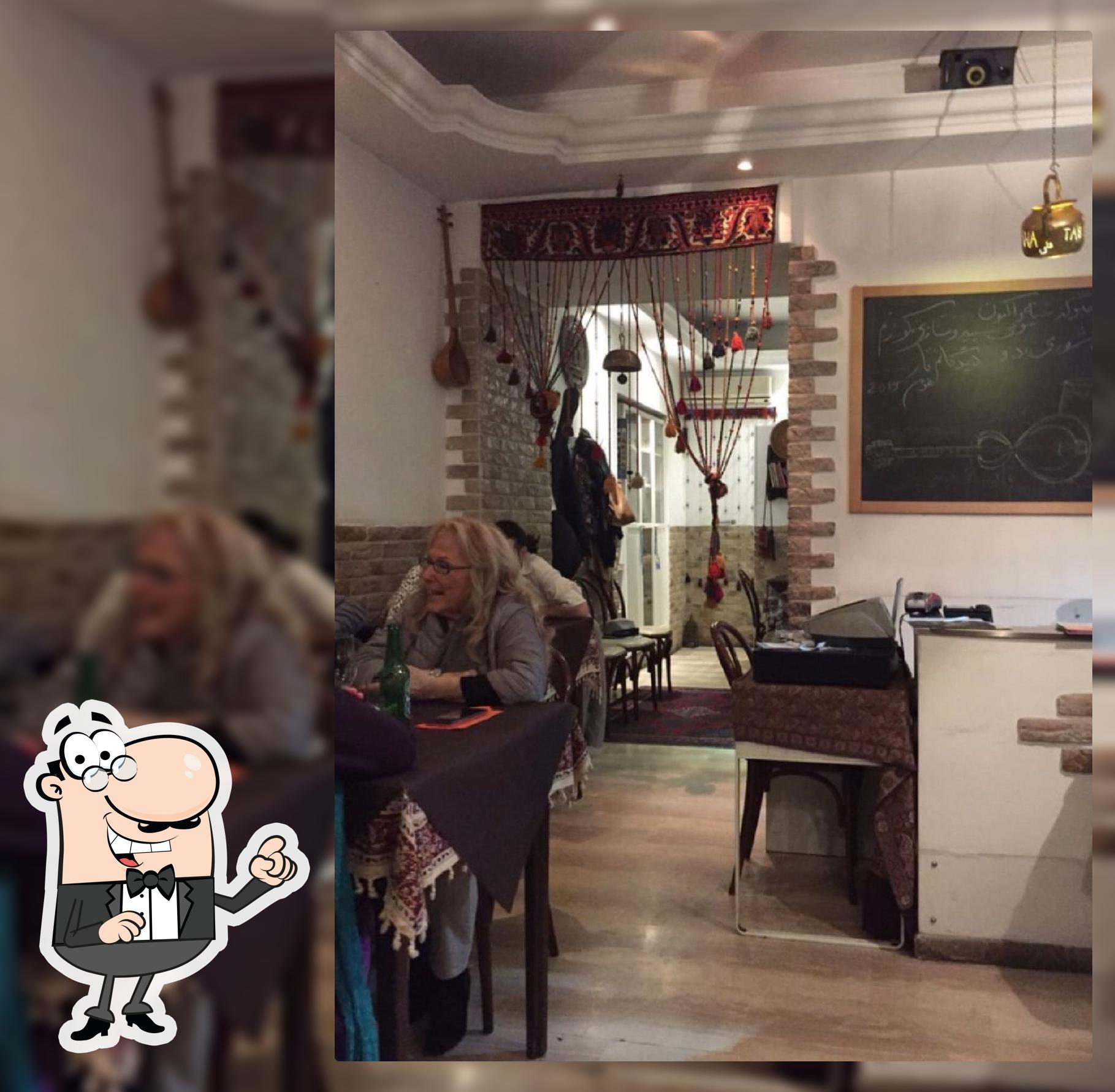 Siediti a un tavolo di Arian