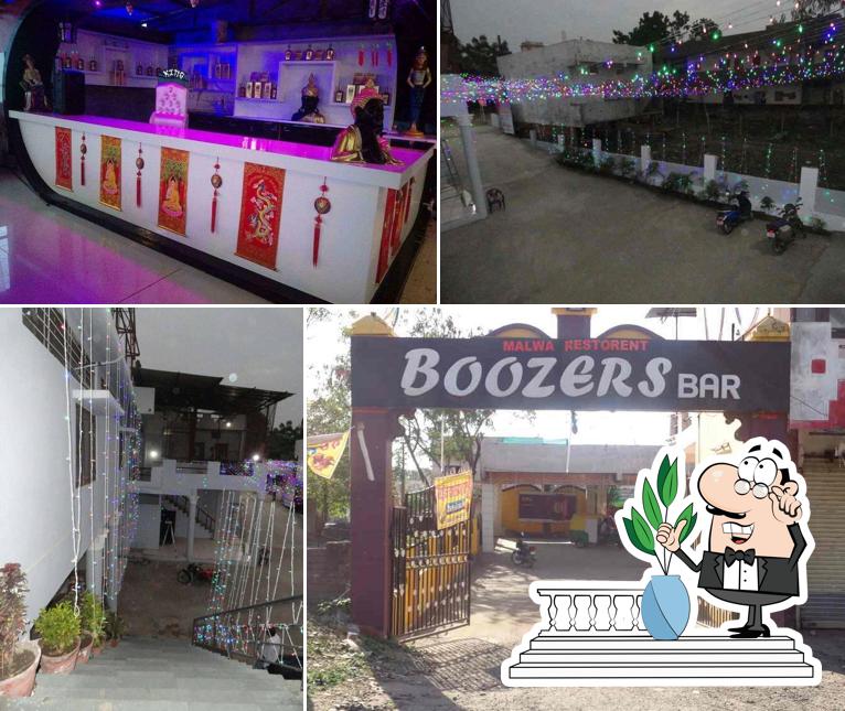 Check out how Boozer's Bar looks outside