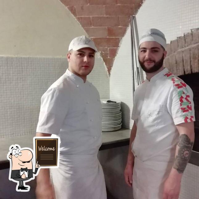 Guarda questa foto di Pizzeria L'Oro Di Napoli