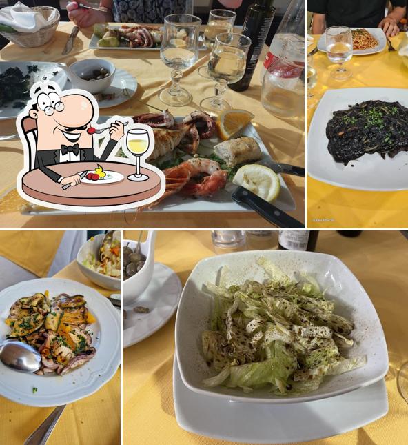 Cibo al Ristorante Pizzeria Capitano Uncino Giardini Naxos