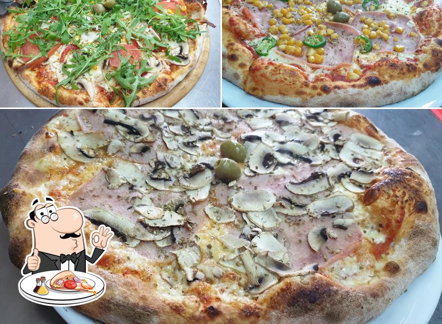 Ordina tra le svariate varianti di pizza