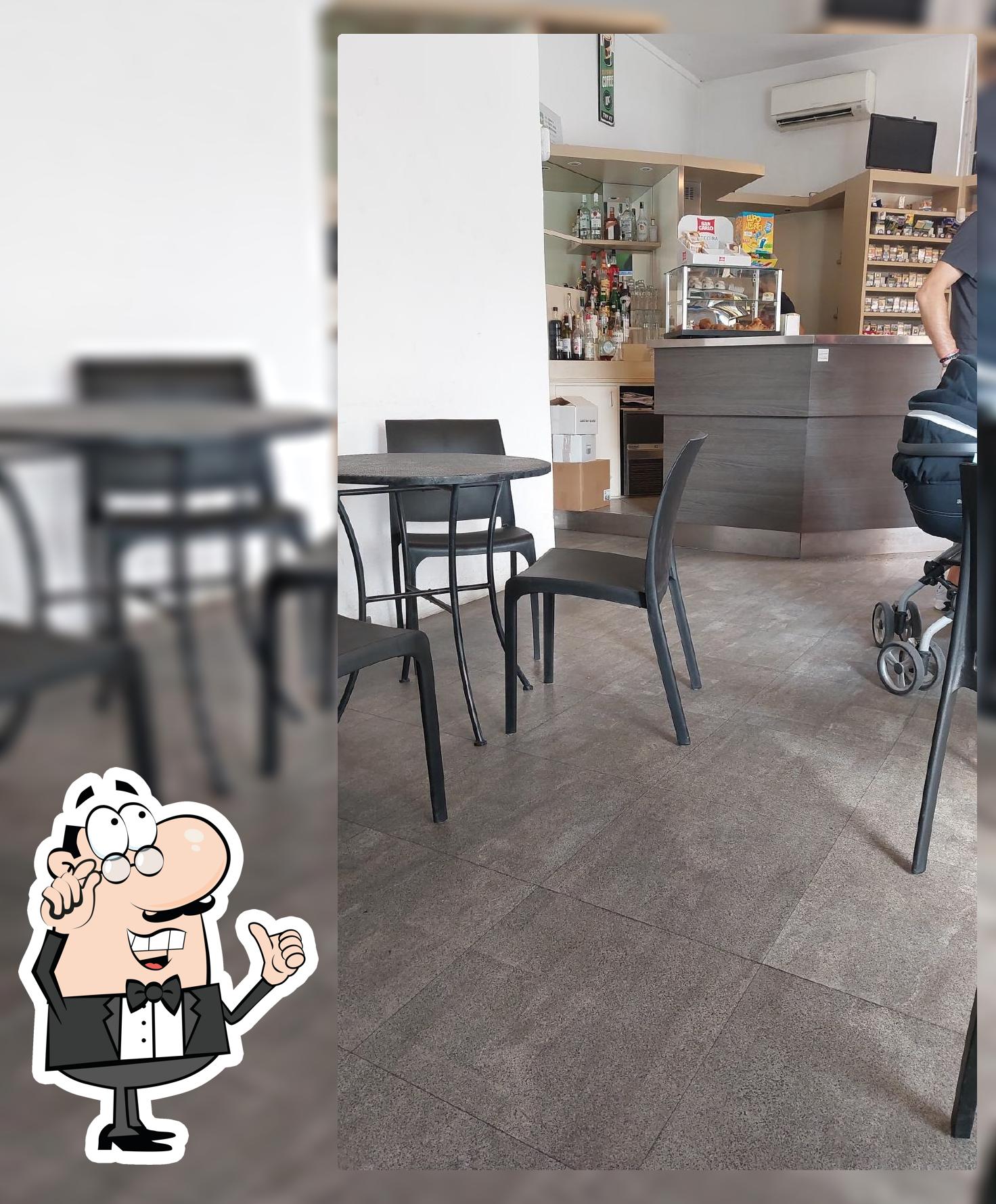 Dai un'occhiata agli interni di Alter Ego Caffè