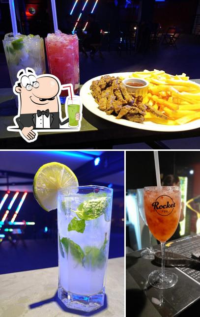 Desfrute de uma bebida no Rocket Pub