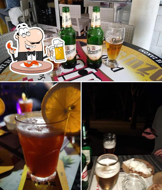 Puoi ordinare un rinfrescante bicchiere di birra chiara o scura