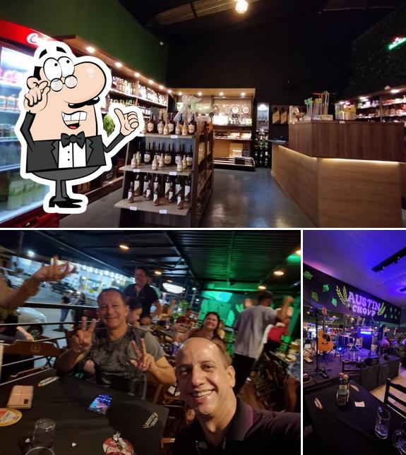 Veja imagens do interior do Austin chopp Matão