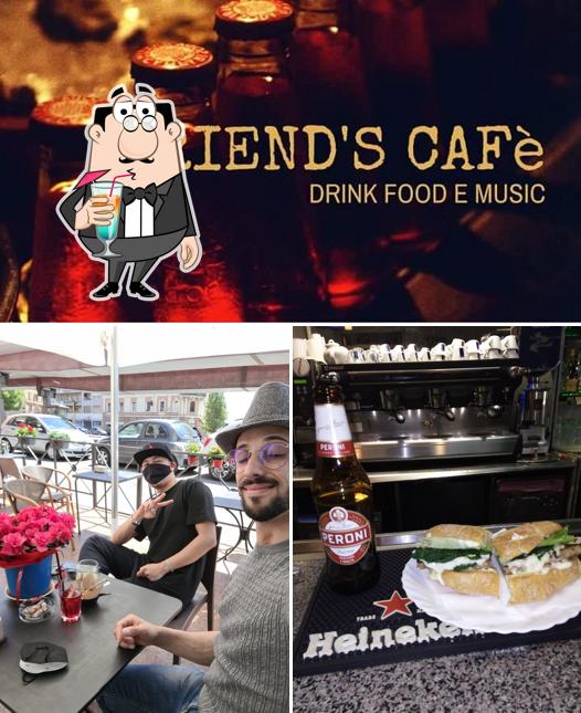 La boire et table à manger du restaurant