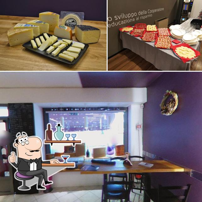 Questa è la immagine che presenta la interni e cibo di Speck & Wine Codroipo