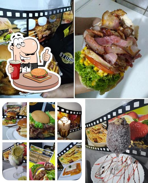 Delicie-se com um hambúrguer no Studio Burger Lanches e Açaí