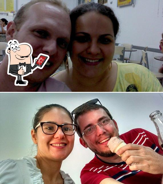 Look at this photo of Sorveteria do Zé