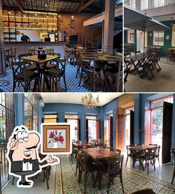 O interior do Phoenix Gastrobar