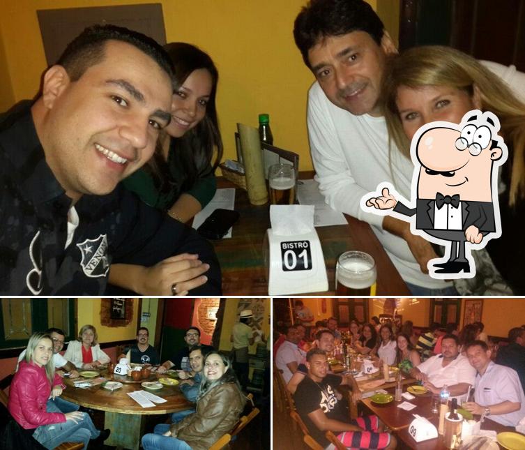 O interior do PRIMO LUIZ Espeto Bar