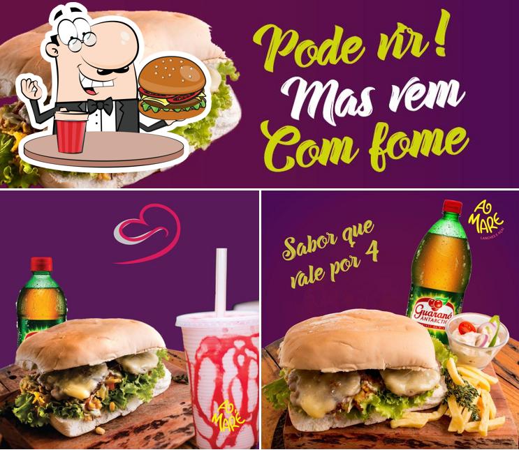 Delicie-se com um hambúrguer no A Maré Lanches e Açaí