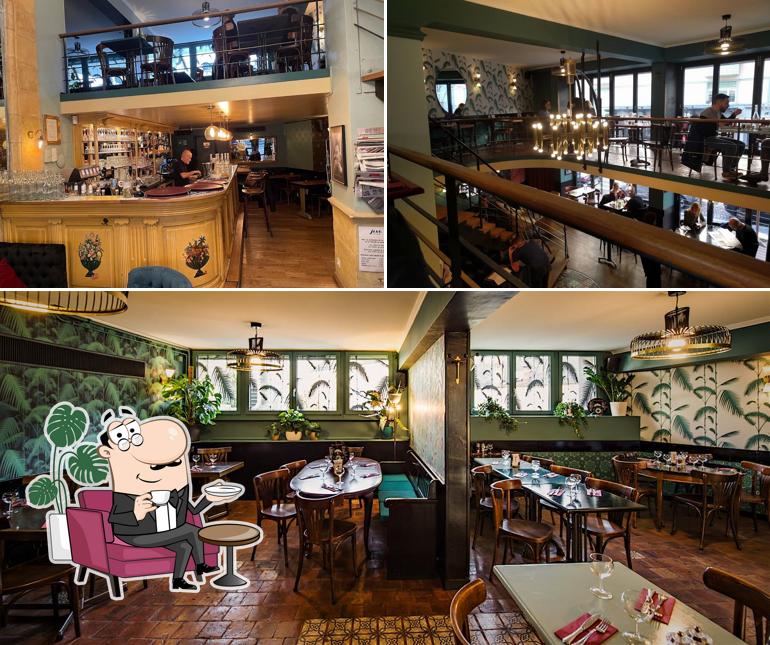 Installez-vous à l'une des tables de Java