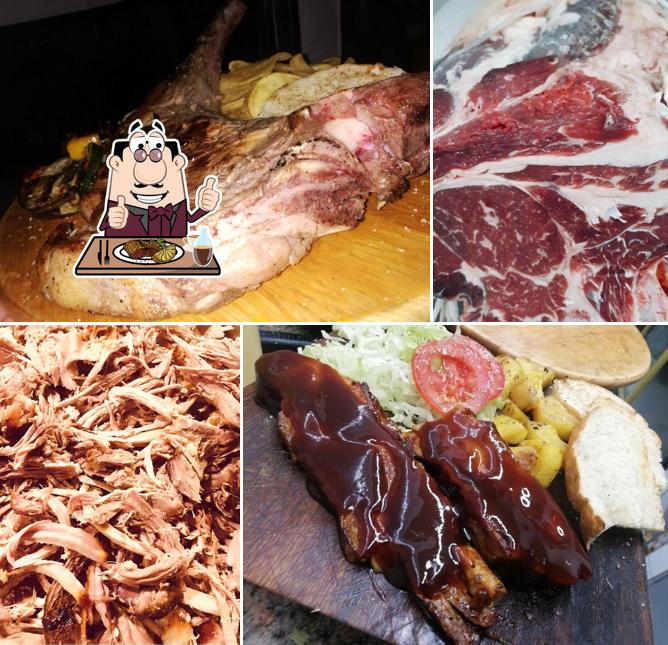 Prenditi i un pasto a base di carne a Mulligan's Irish Pub