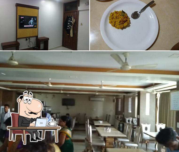 Annapurna Veg Plaza & Hotel Nakshtra Inn is distinguished by interior and food