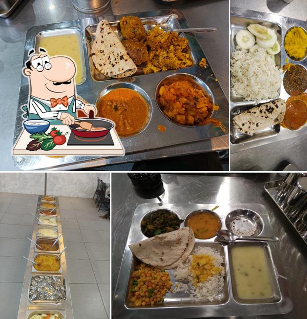 Chicken curry at Karnawat bhojan prasadi