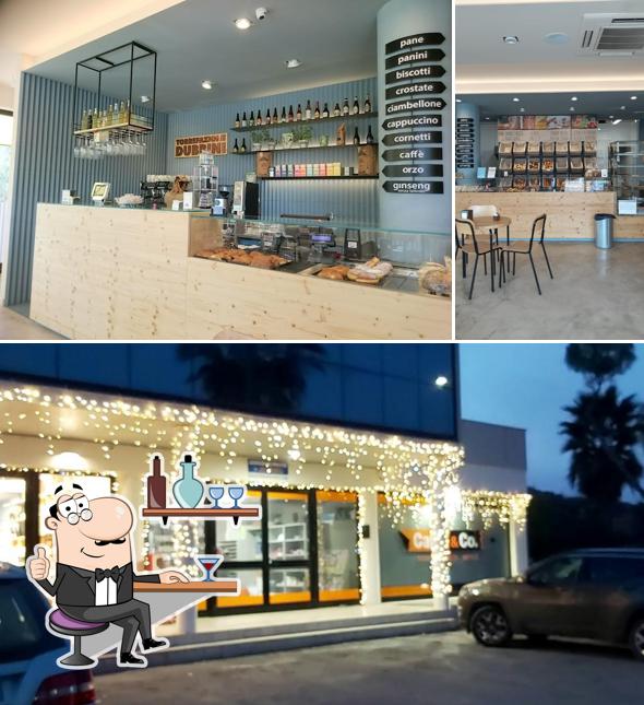 Dai un'occhiata agli interni di Pane e Caffe