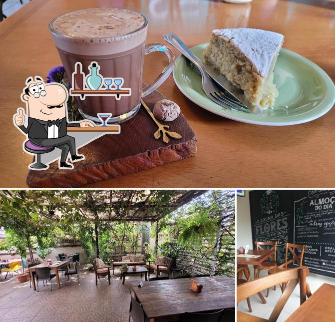 O interior do Café com Flores