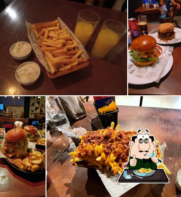 Macaroni and cheese em Burgers on The Table