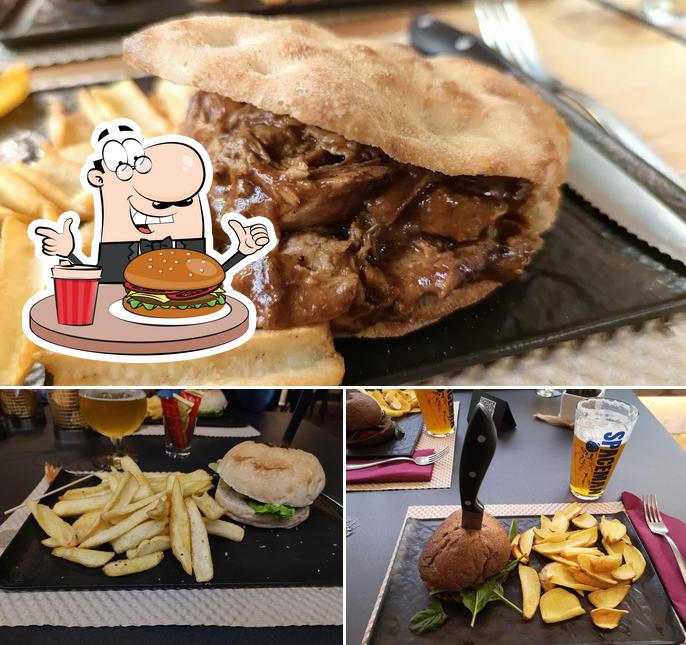 Ordina un hamburger a Terminal 1 - Brewfist Brewpub