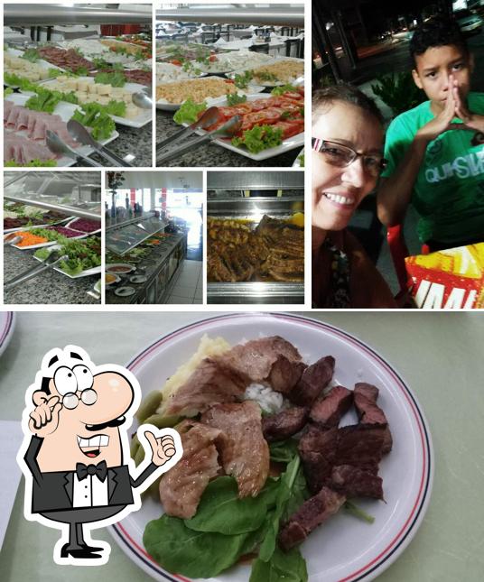 A interior e comida do restaurante