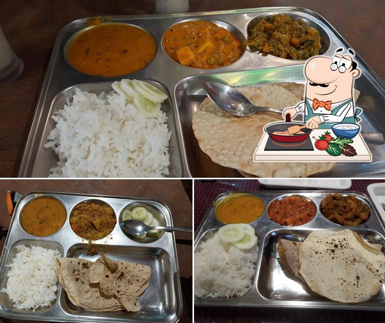 Chicken curry at Jai Jinendra ( Apna sa khana )