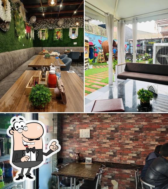 Check out how Rai Singh's Amritsari Kulcha (Bawana, Delhi) looks inside