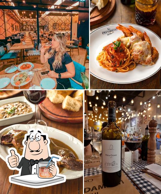 A bebida e comida do restaurante