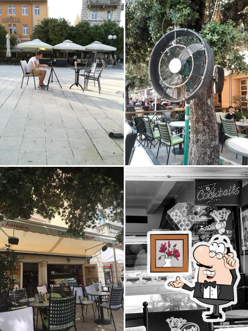 Siediti a un tavolo di Felix Caffe Bar