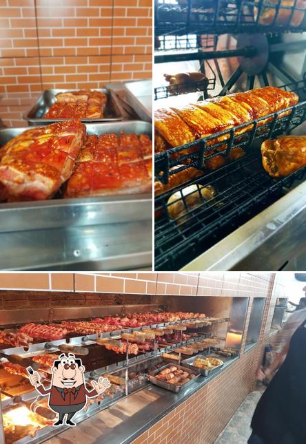 Entre diversos coisas, comida e interior podem ser encontrados a Assados Avenida