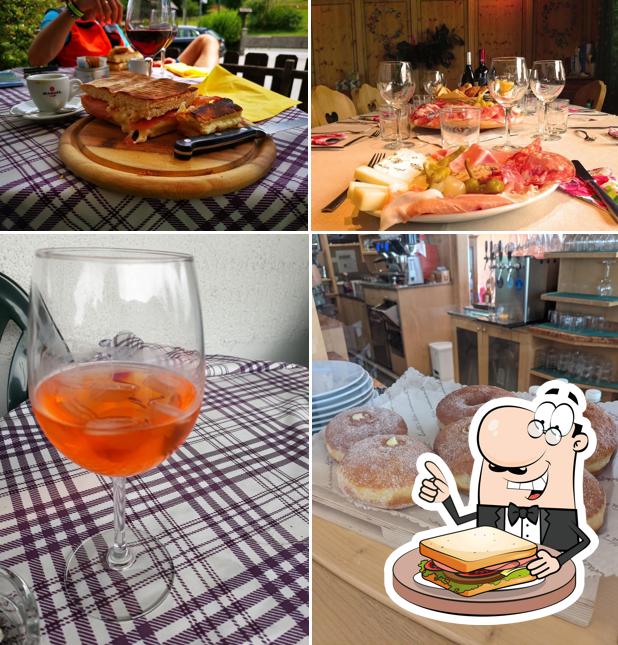 Toast al formaggio al Caffe Bar 53 Risto-Bar