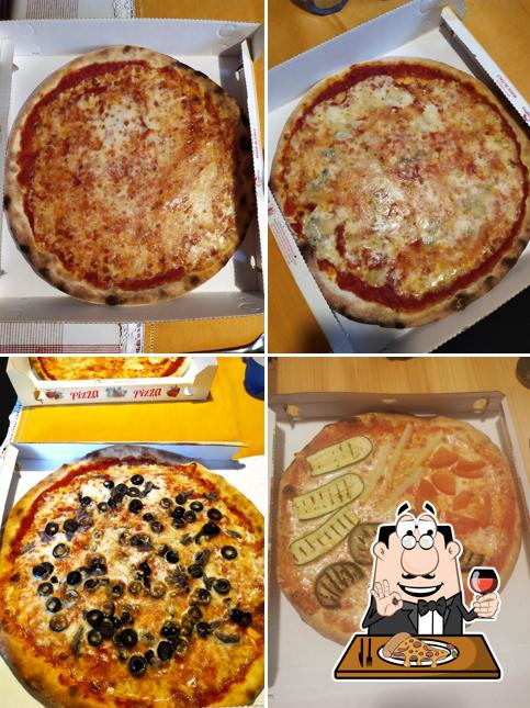 A Trattoria L'Anguillaro, puoi goderti una bella pizza