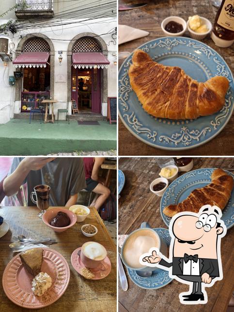 O interior do Mô Café