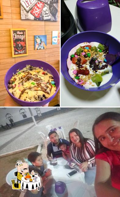 Esta é a ilustração apresentando comida e mesa de jantar a Açaidalunapraça