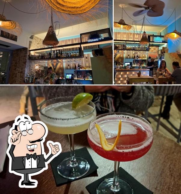 Parmi les différentes choses de la intérieur et la nourriture, une personne peut trouver sur Casa Azul Antibes