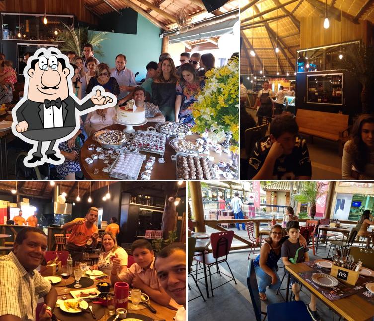 Sente em uma das mesas no Kiosk Armazem do Boi