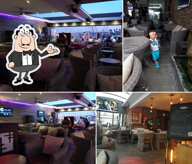 Installez-vous à l'une des tables de Moda Café