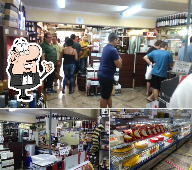 Veja imagens do interior do Adega Tonel do Rudge