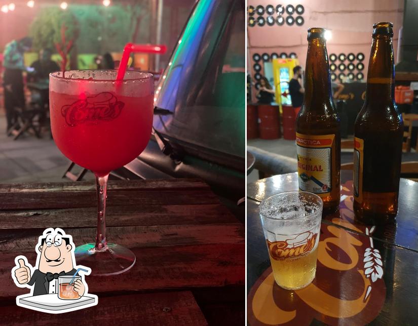 Tome uma bebida do menu