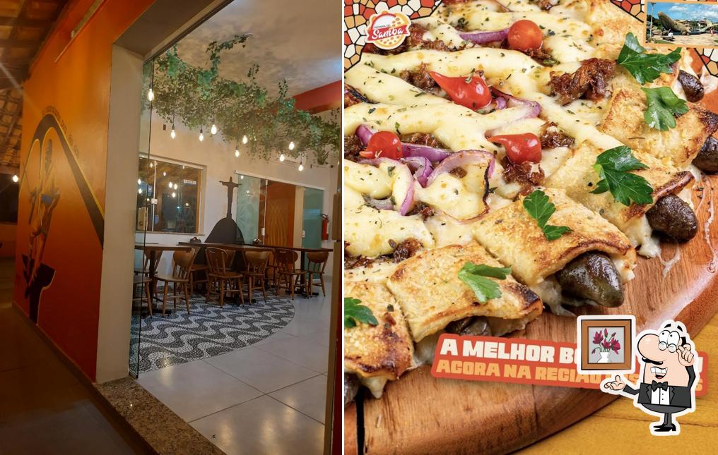 Sente em uma das mesas no Pizzaria do Samba (Rio das Ostras)