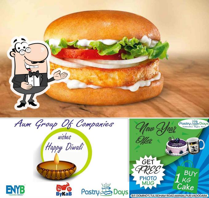 Look at this picture of Pastry Days