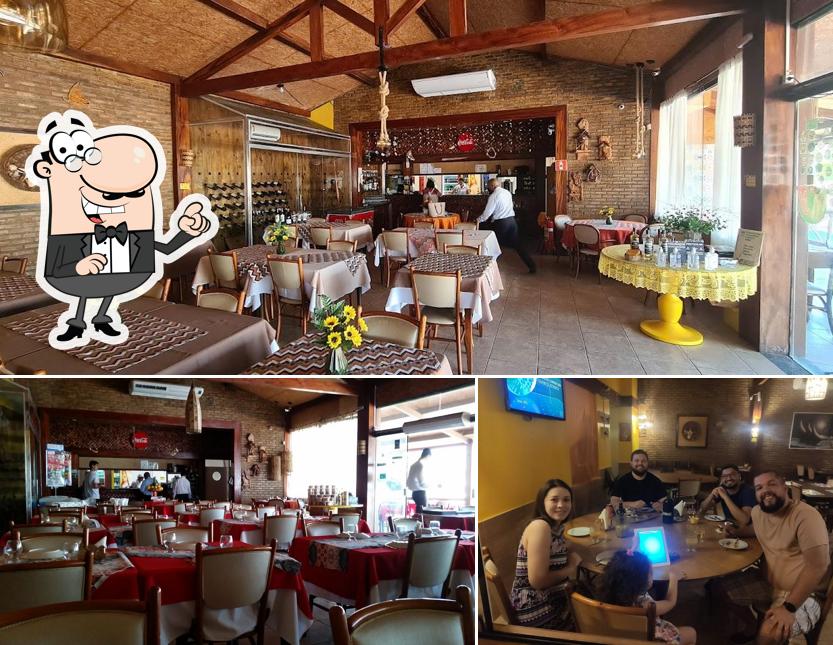 Sente em uma das mesas no Pitú com Pirão da Eliane