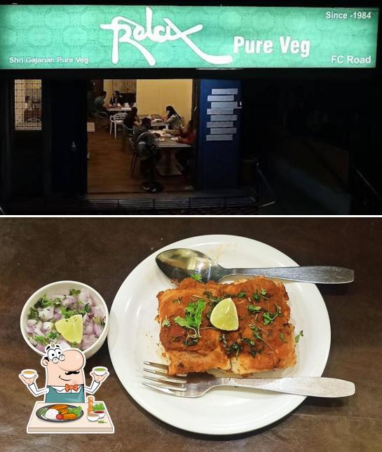 Food at Pcubes Pure Veg. Pcubes Best Pav bhaji on FC Road Pune ,Best chinese on F.C. road pune, (Old Relax Pure Veg)
