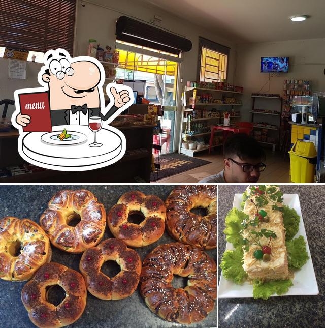 A foto da comida e interior no Panificadora Pão de Ouro